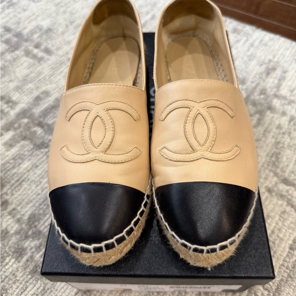 Chanel Beige and Black Lambskin Espadrille Flats - Picture 1 of 8